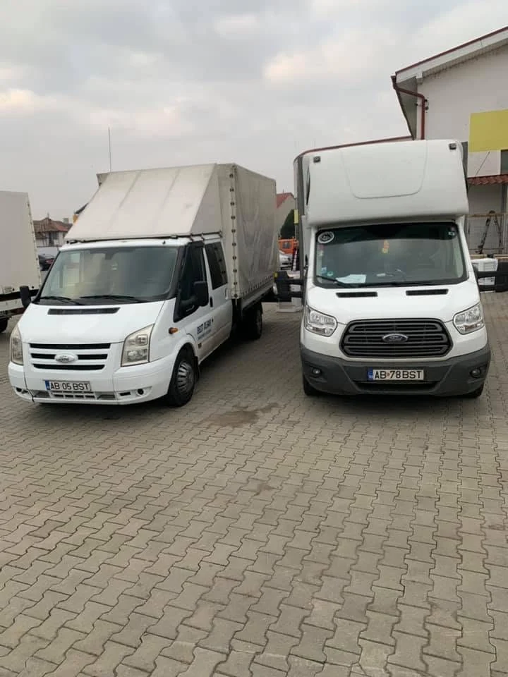 Două autoutilitare Best Clean pentru transport marfă